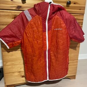 La Sportiva short sleeve hooded light weight puffy jacket